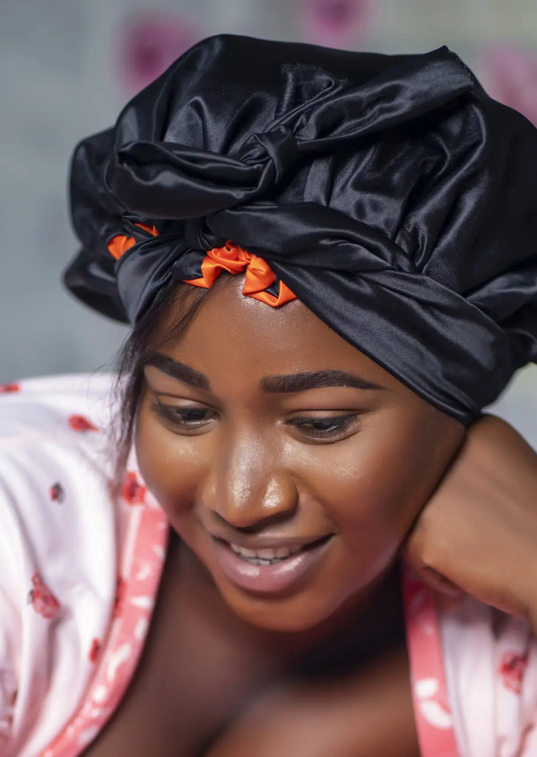 avantages-dormir-avec-bonnet-en-satin.webp