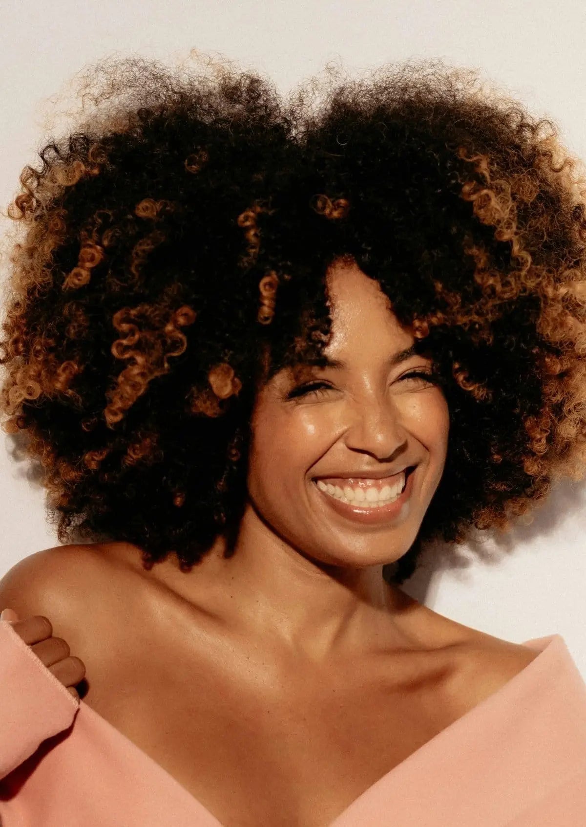 Comment faire pousser les cheveux crépus naturellement ?